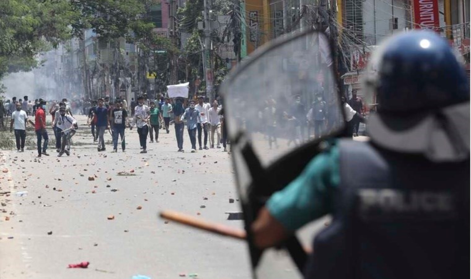 Bangladeş’te protestolar şiddetlendi: Yüksek Mahkeme geri adım attı